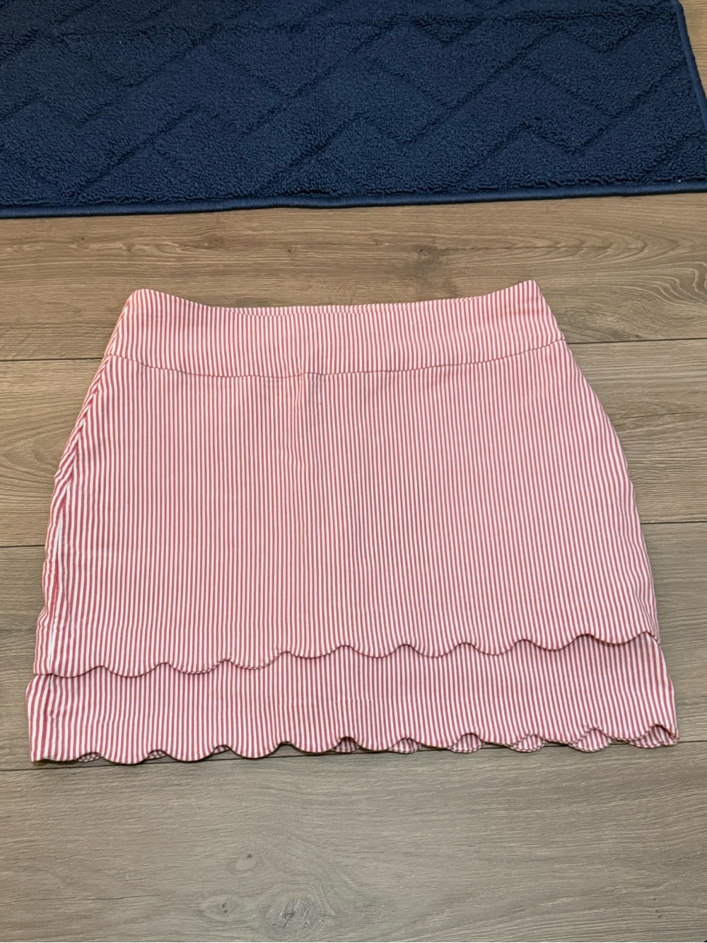 crown & ivy Pink and White Striped Scallop-Hem Mini Skirt